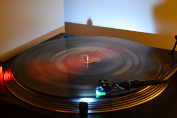 big_fish_theory_vinyl_playing_webp Vince Staples - Big Fish Theory (2xLP Picture Disc)